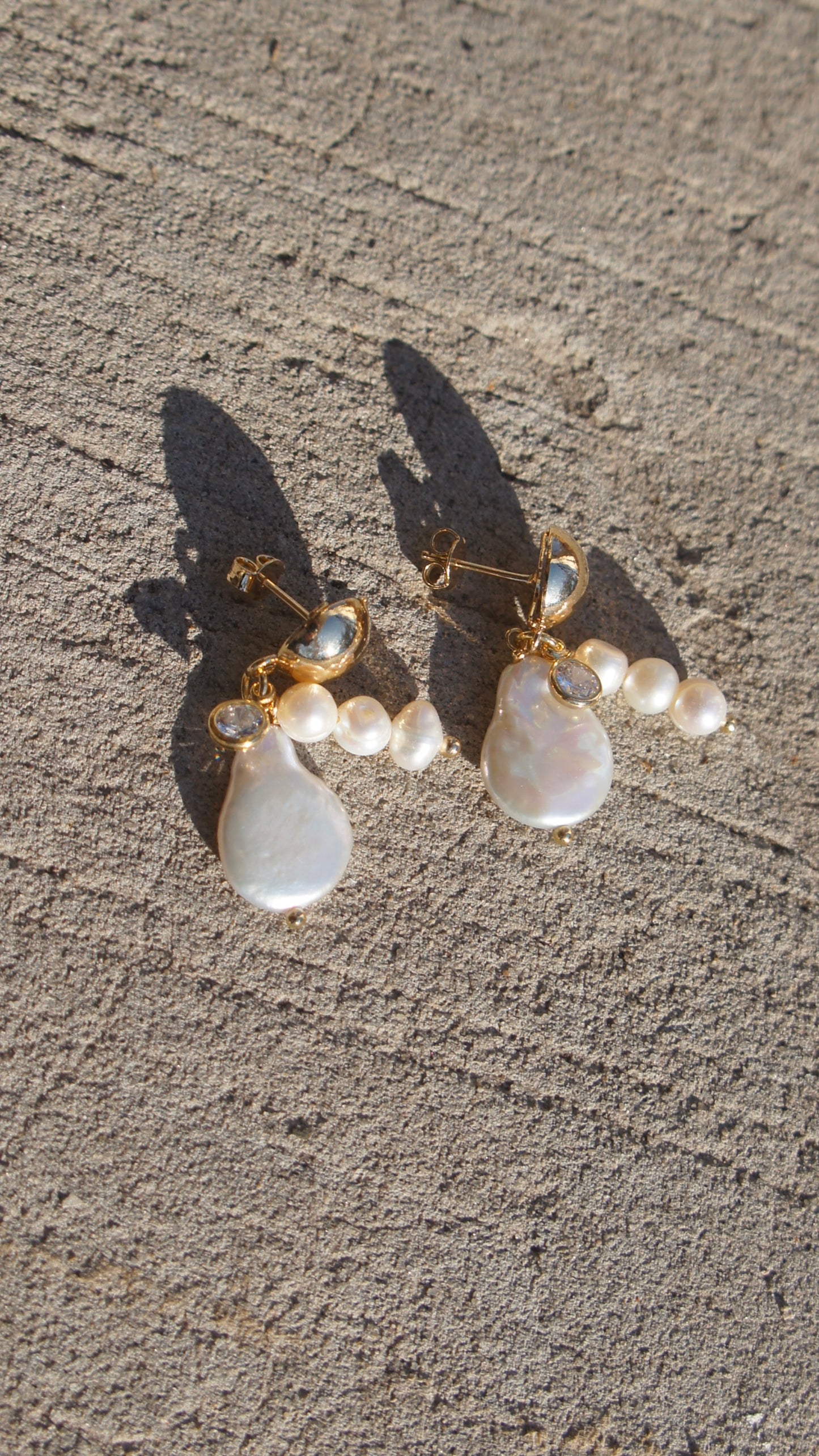 Claire Pearl Earrings