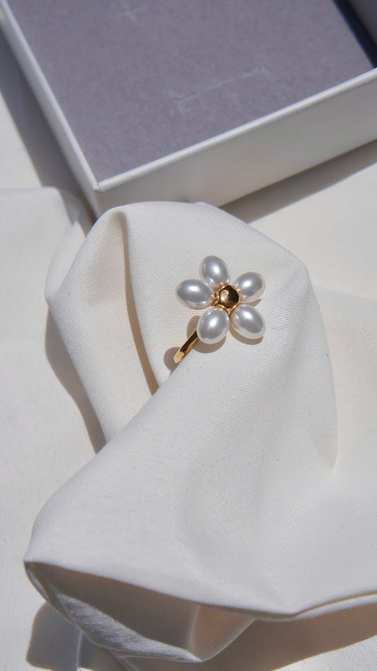 Lirael Flower Ring