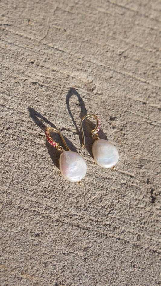 Helene Single Pearl Earrings